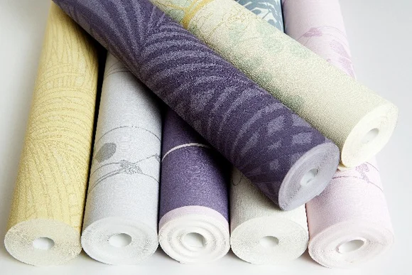 Verschiedene Tapetenrollen